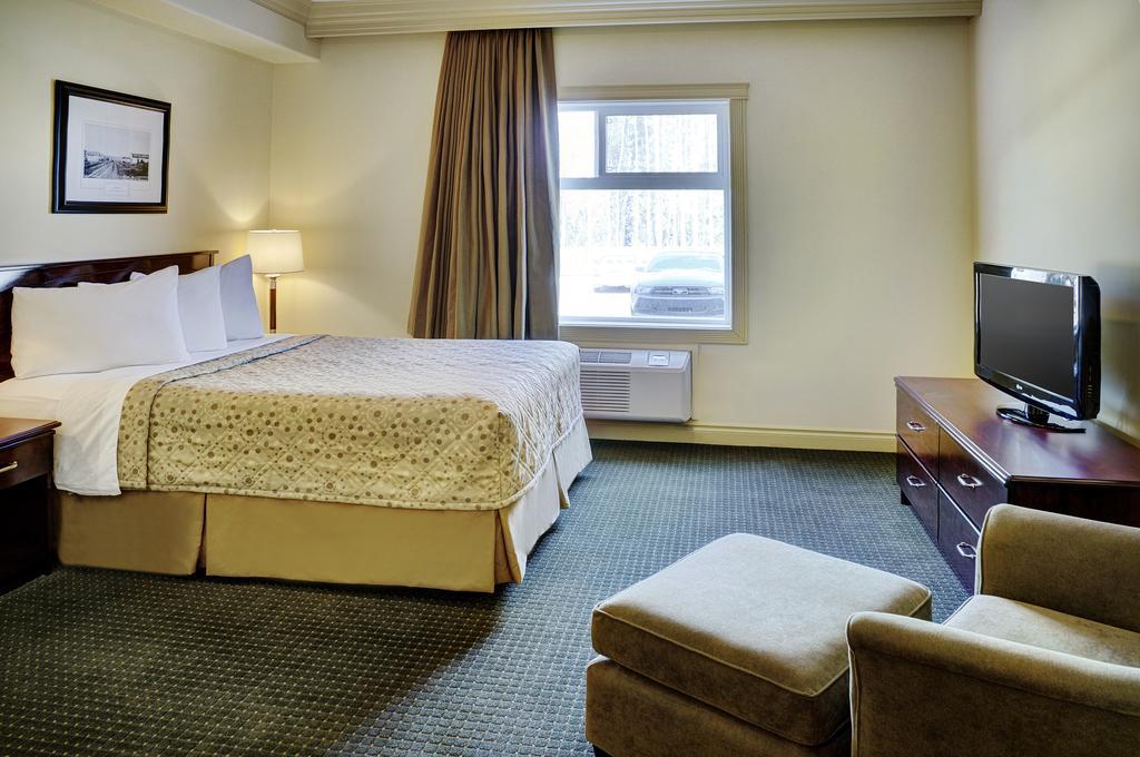 Chateau Nova Hotel Fort Mcmurray Szoba fotó