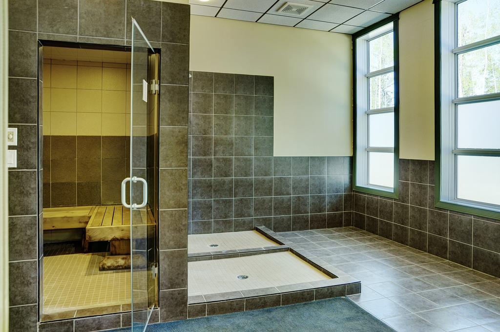 Chateau Nova Hotel Fort Mcmurray Kültér fotó