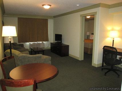 Chateau Nova Hotel Fort Mcmurray Szoba fotó
